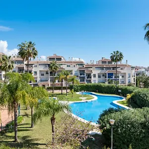 Lovely 2-bed 10 Mins Walk From Puerto Banus Apartment